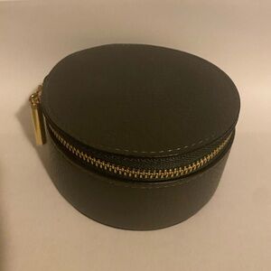 Cuyana Grey Italian Pebbled Leather Travel Case